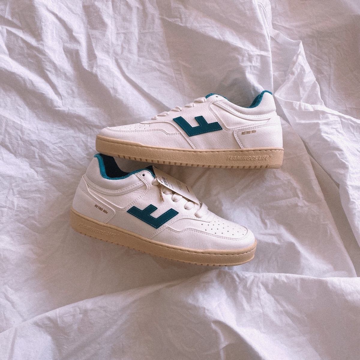 Flamingos Life Retro 90s White Vanilla Sapphire Gigi Belle