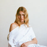 COMMONPLACE ESSENTIALS - Asymmetrical Top - White