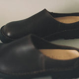 COMMONPLACE  ESSENTIALS - Commonplace x Mckinlays  Anderson slip on - Brown