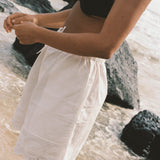 COMMONPLACE ESSENTIALS - Alba Short - White