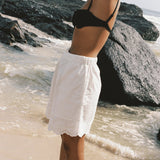 COMMONPLACE ESSENTIALS - Alba Short - White