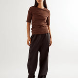 COMMONPLACE ESSENTIALS - Ruched SS Tee - Choc