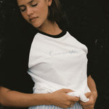 COMMONPLACE ESSENTIALS - Cursive Raglan T-Shirt - Black/White