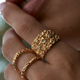 AMBER SCEATS - Jari Ring | Gold