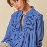 INDI & COLD - Leah Pleated Shirt - Azul Klein