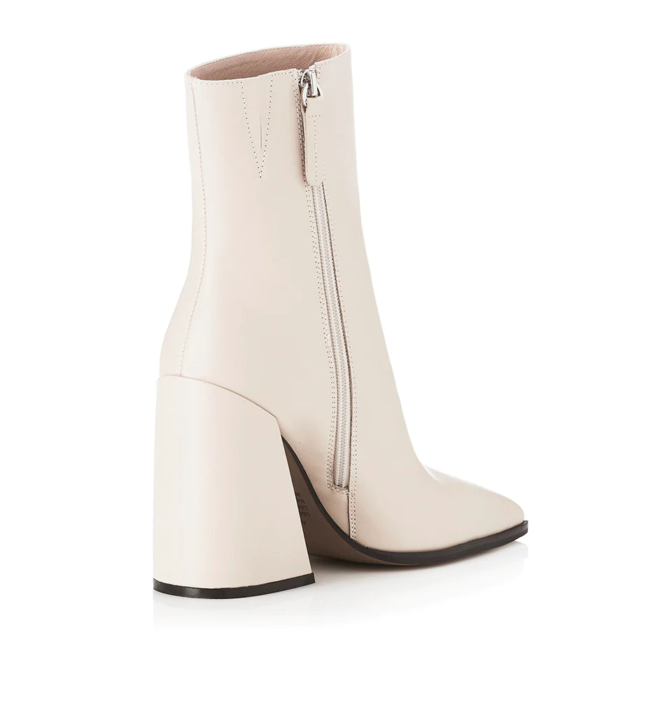 Alias mae deals white boots